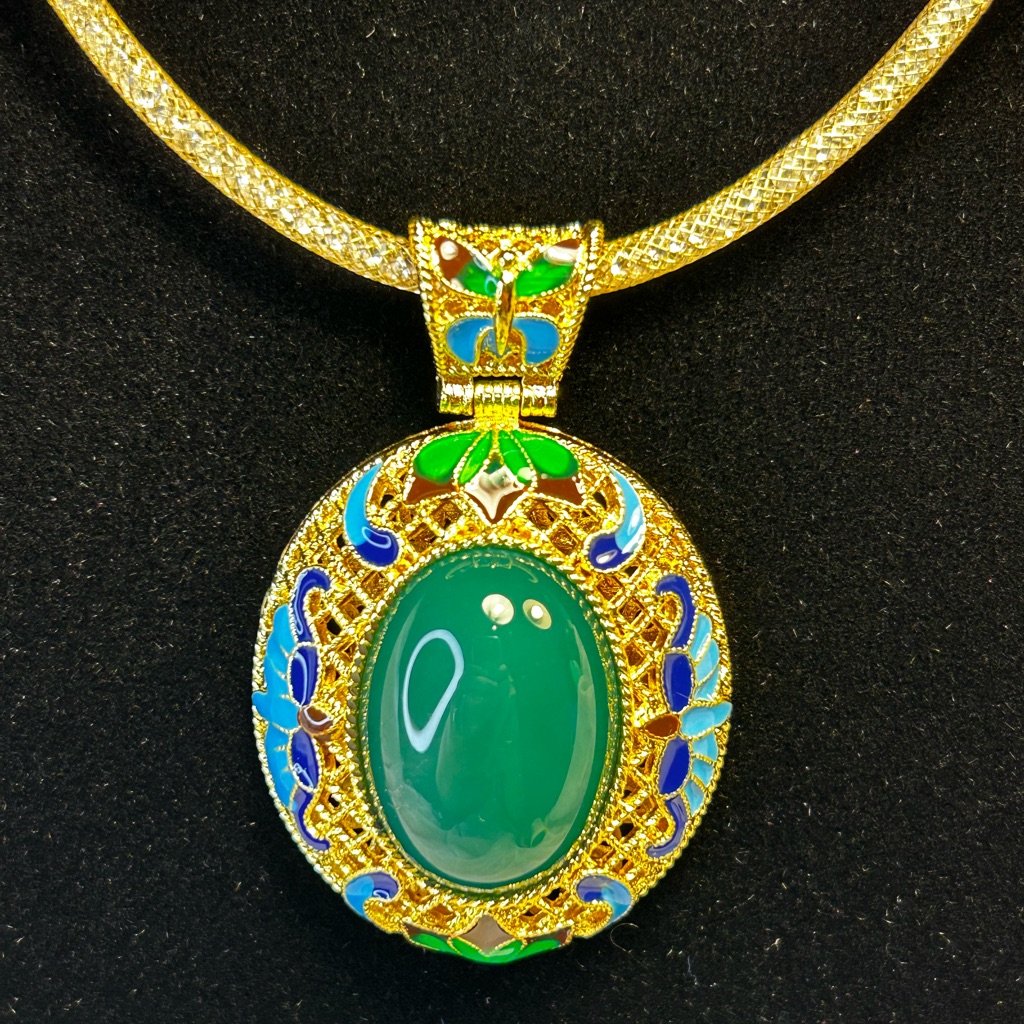 Nwt Enameled Green Onyx Gorgeous Necklace And Pendant